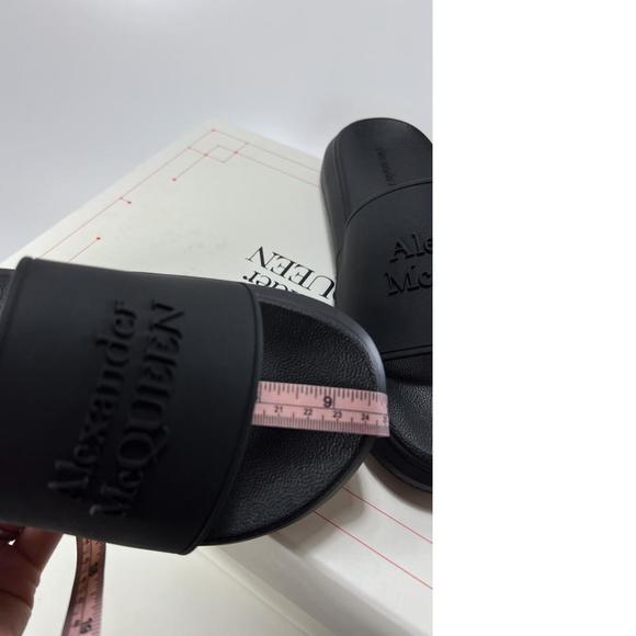 SOLD OUT DO NOT BUY! McQueen 37.5 E355 - Picture 12 of 12